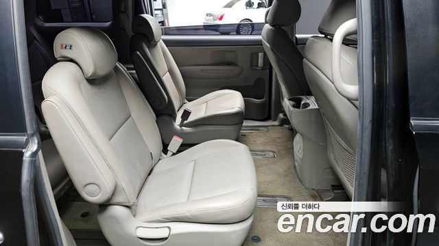 Kia Carnival 2017 thumb 11