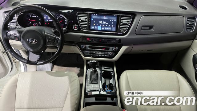 Kia Carnival 2014 thumb 8