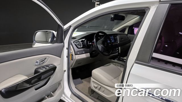Kia Carnival 2014 thumb 11