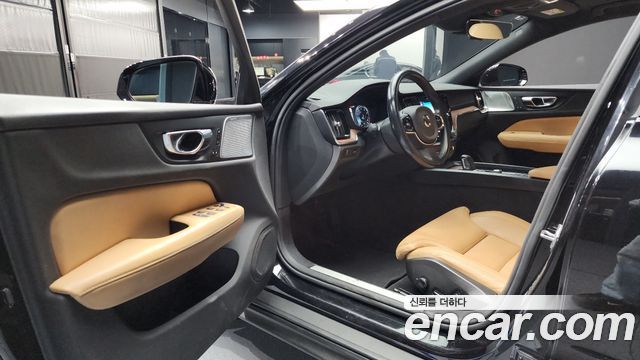 Volvo V60 2020 thumb 11