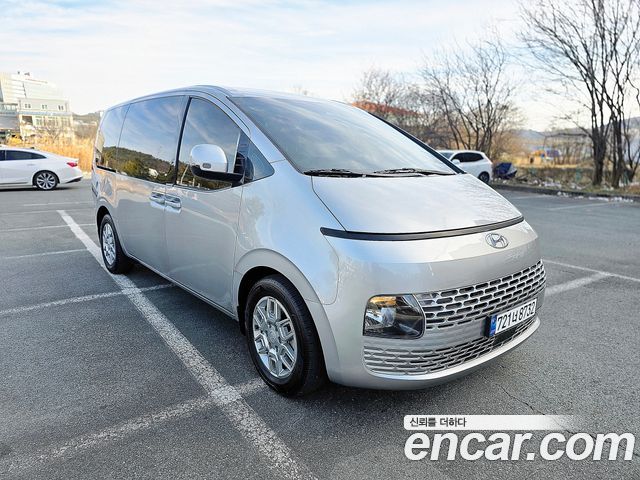 Hyundai Staria 2023 thumb 3