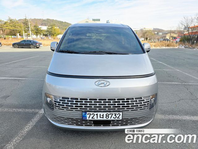 Hyundai Staria 2023 thumb 5