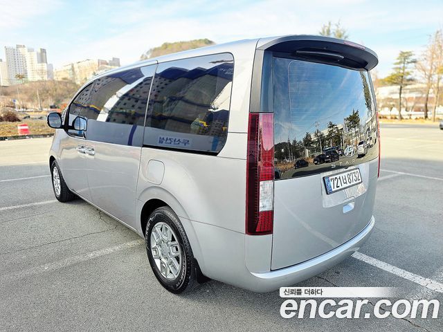 Hyundai Staria 2023 thumb 6