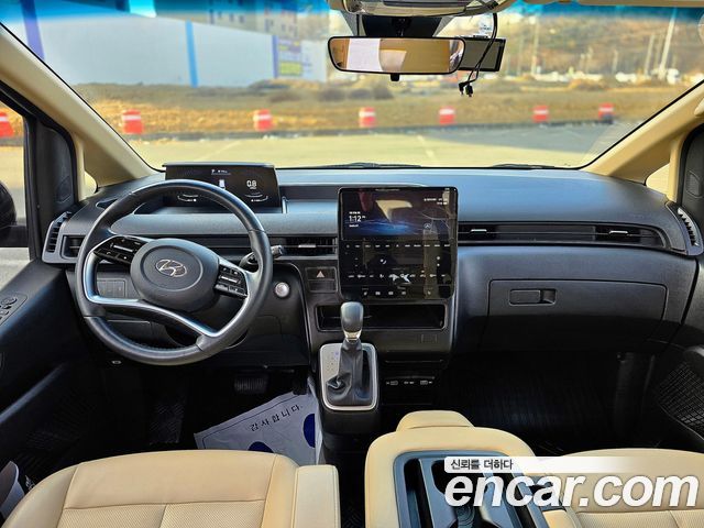 Hyundai Staria 2023 thumb 8