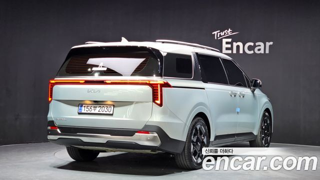 Kia Carnival 2023 thumb 3