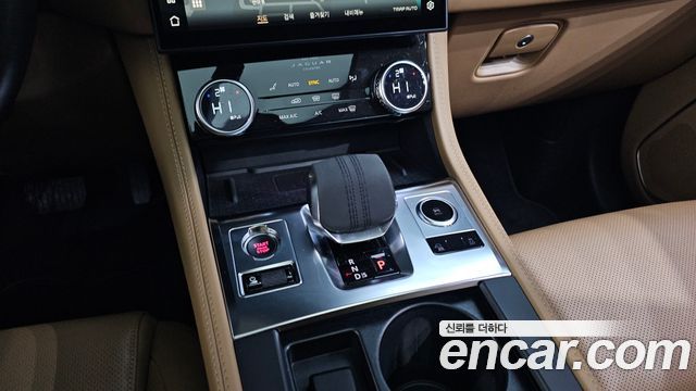 Jaguar F-Pace 2021 thumb 10