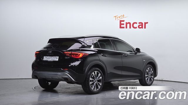 Infiniti QX30 2019 thumb 3