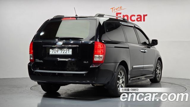 Kia Carnival 2013 thumb 3