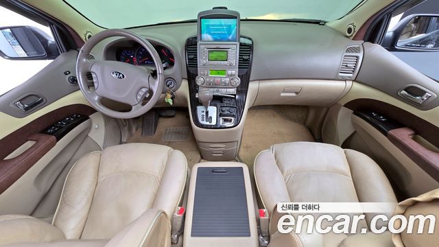 Kia Carnival 2013 thumb 8