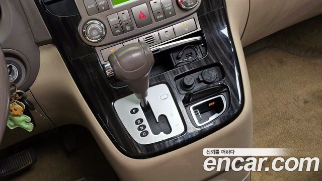 Kia Carnival 2013 thumb 10