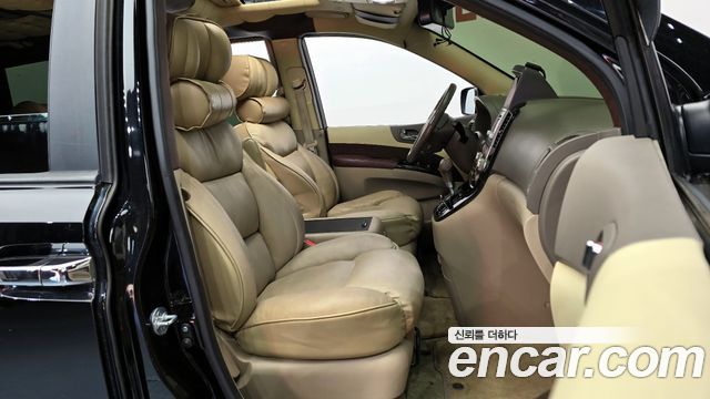Kia Carnival 2013 thumb 11