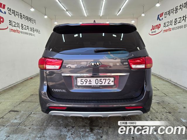 Kia Carnival 2016 thumb 3