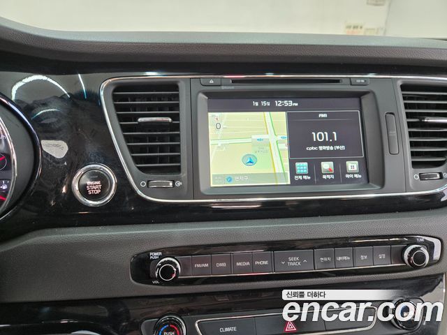 Kia Carnival 2016 thumb 12