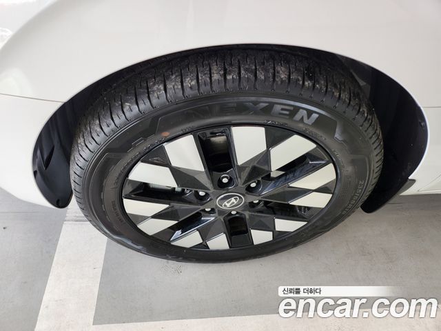 Hyundai Staria 2025 thumb 5