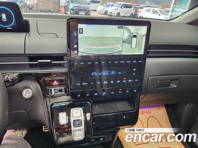 Hyundai Staria 2025 thumb 9