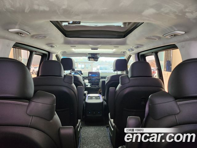 Hyundai Staria 2025 thumb 10