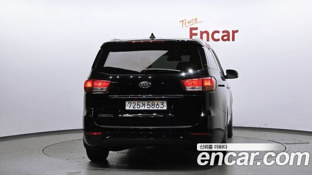 Kia Carnival 2018 thumb 5