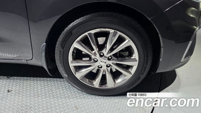 Kia Carnival 2018 thumb 6