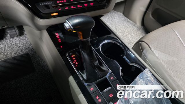 Kia Carnival 2018 thumb 10