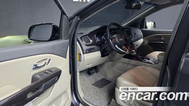 Kia Carnival 2018 thumb 11