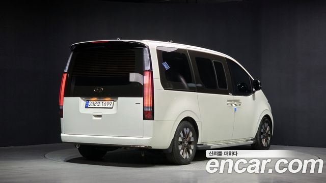 Hyundai Staria 2023 thumb 3