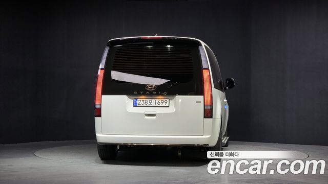 Hyundai Staria 2023 thumb 5