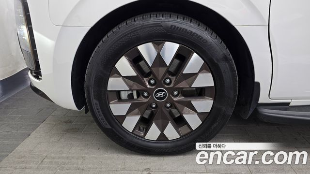 Hyundai Staria 2023 thumb 6