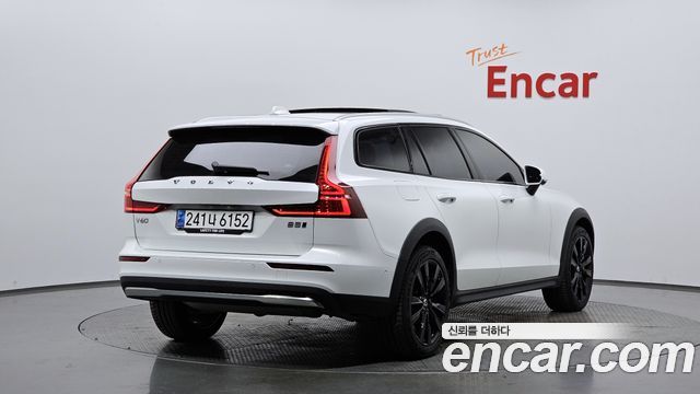 Volvo V60 2023 thumb 3