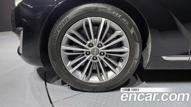 Genesis G90 2016 thumb 6