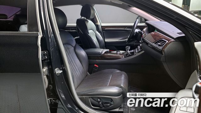 Genesis G90 2016 thumb 10