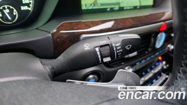 Genesis G90 2016 thumb 11
