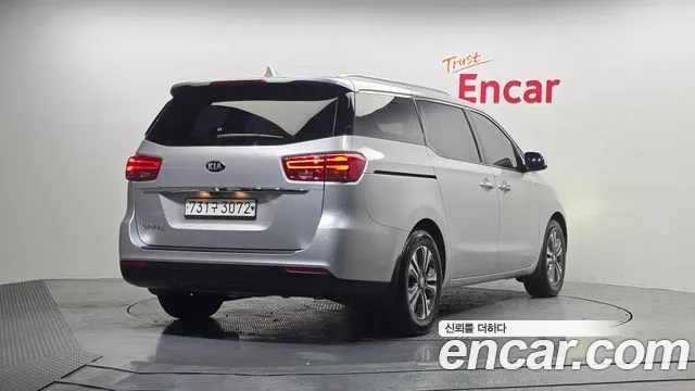 Kia Carnival 2020 thumb 3