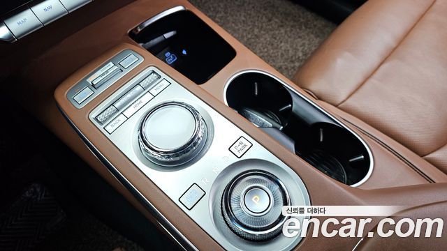 Genesis GV70 2021 thumb 10