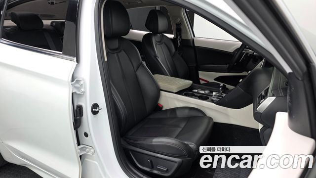 Genesis G70 2020 thumb 11