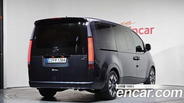 Hyundai Staria 2023 thumb 3