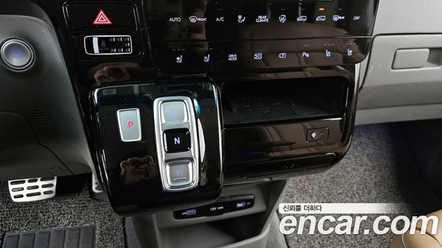Hyundai Staria 2023 thumb 10