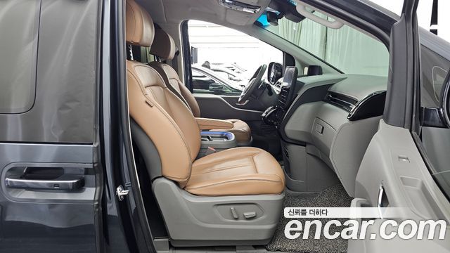 Hyundai Staria 2023 thumb 12
