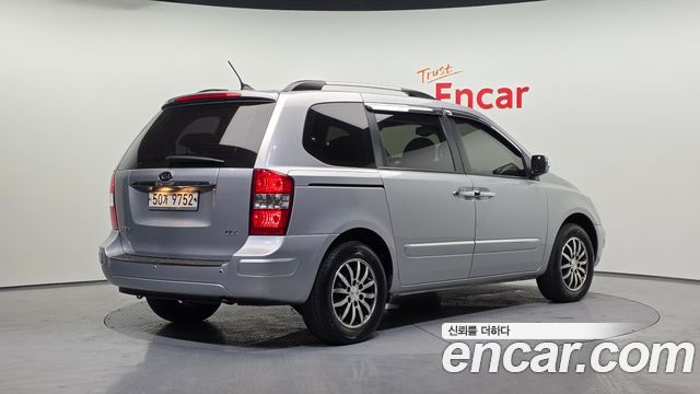 Kia Carnival 2010 thumb 3
