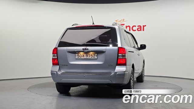 Kia Carnival 2010 thumb 5