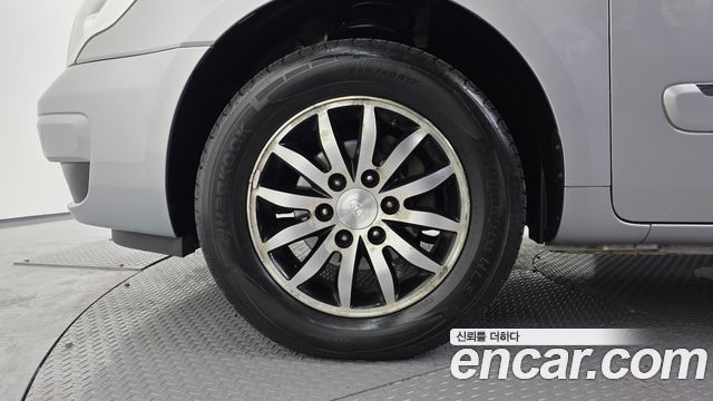 Kia Carnival 2010 thumb 6