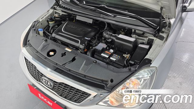 Kia Carnival 2010 thumb 7