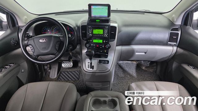 Kia Carnival 2010 thumb 8
