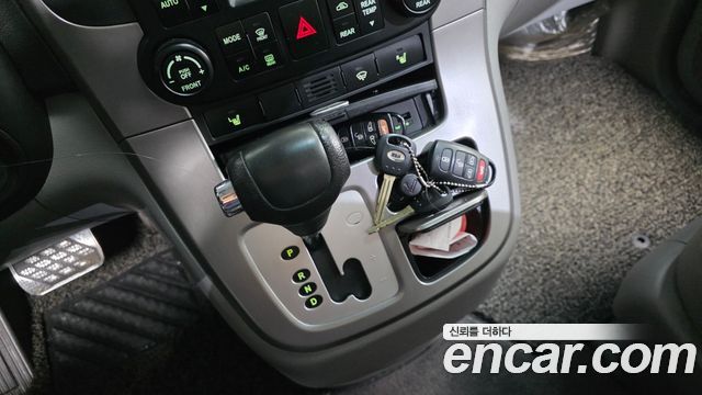 Kia Carnival 2010 thumb 10