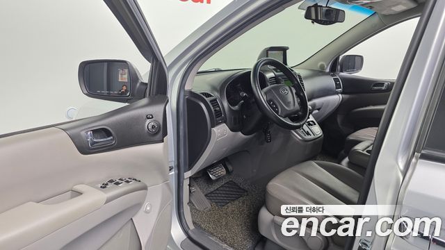 Kia Carnival 2010 thumb 11
