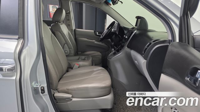 Kia Carnival 2010 thumb 12