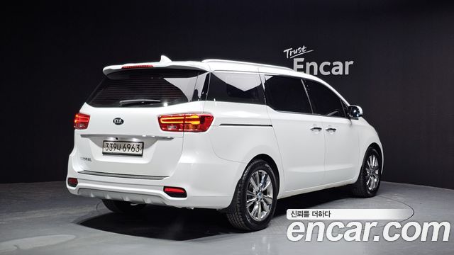 Kia Carnival 2020 thumb 3