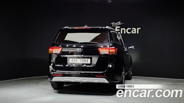 Kia Carnival 2016 thumb 4