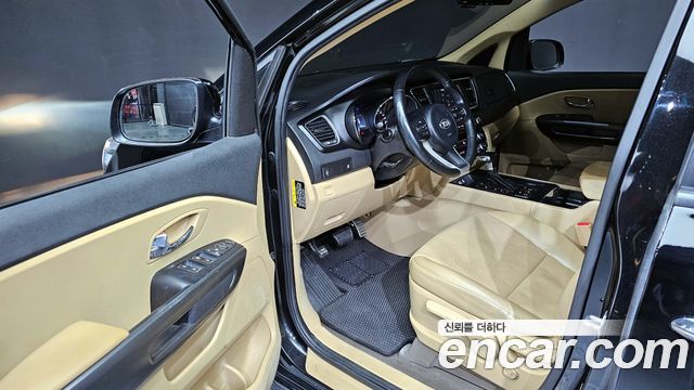 Kia Carnival 2016 thumb 10