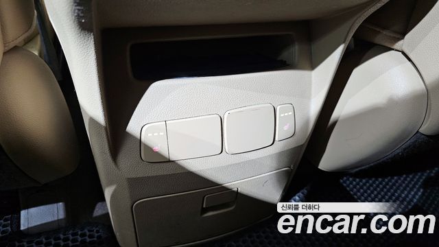 Kia Carnival 2016 thumb 11