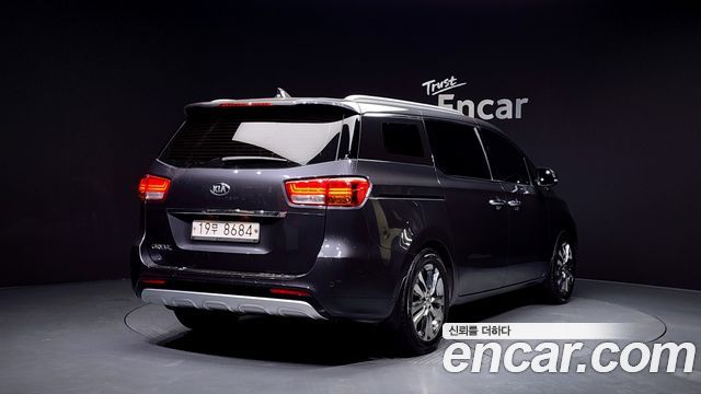 Kia Carnival 2018 thumb 3